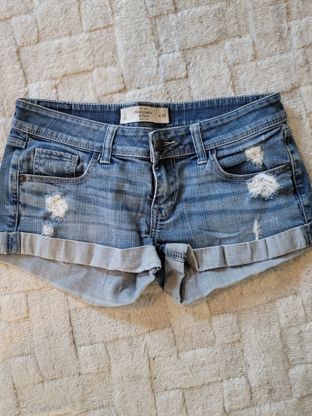 ABECROMBIE & FITCH Y2K Low Rise Distressed Cuffed Denim Jean Shorts Size 2 / 26